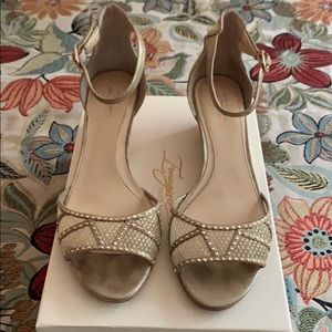 Vince Camuto Imagine wedge gold 9.5 VGUC